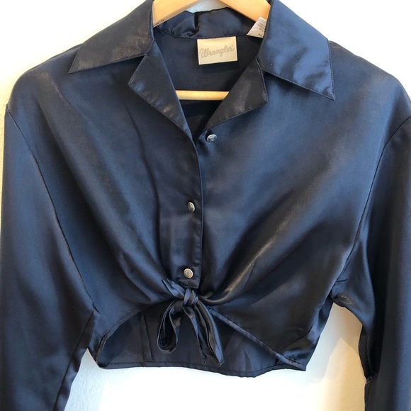 Wrangler Tops - Wrangler black silk crop top